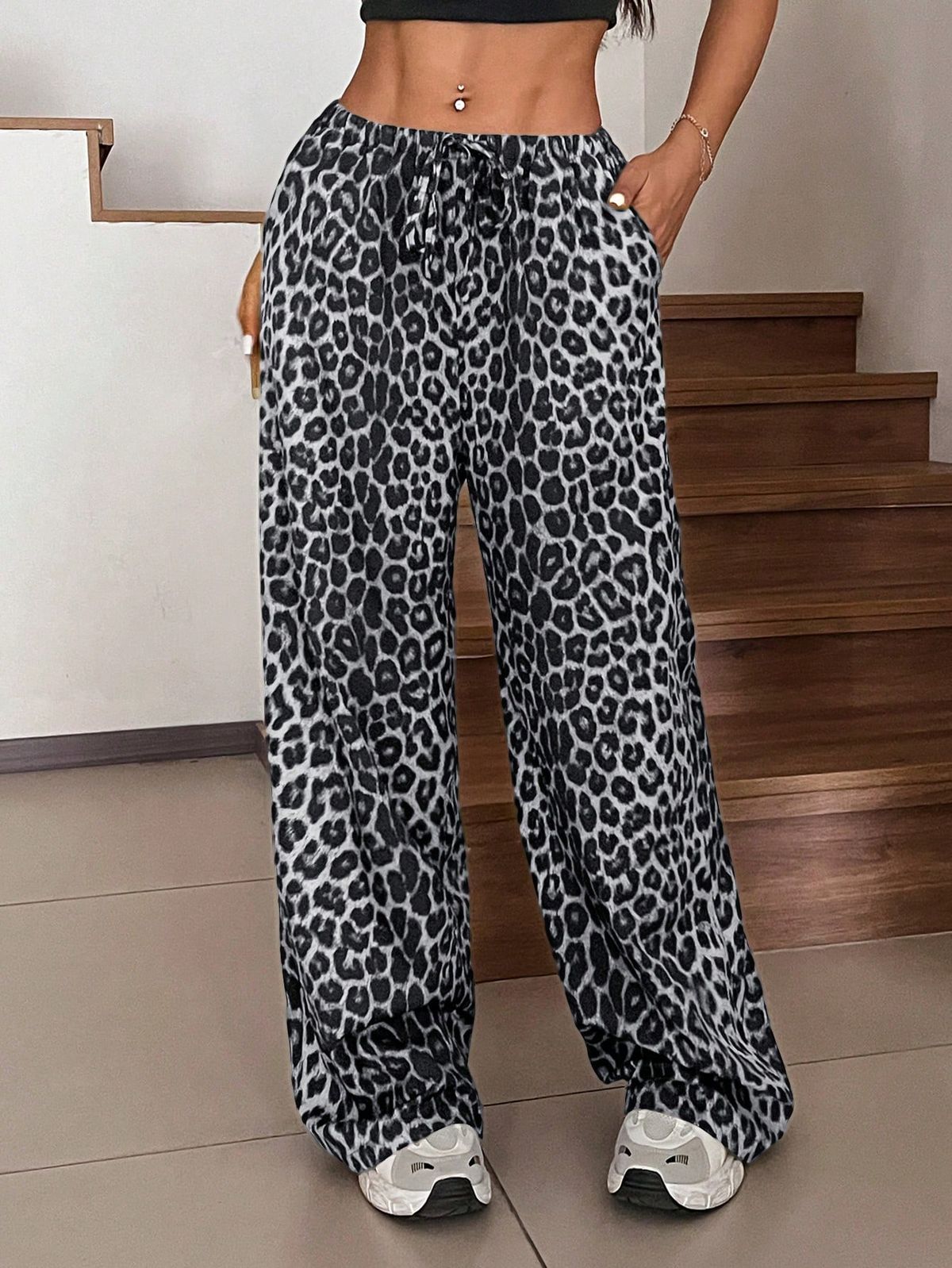 ESSENTIAL LEOPARD SWEATPANTS